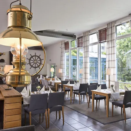 酒店 Ifa吕根岛度假酒店